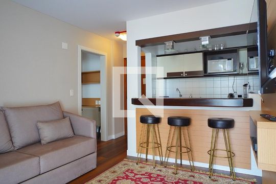 Sala  de apartamento para alugar com 1 quarto, 42m² em Centro, Florianópolis