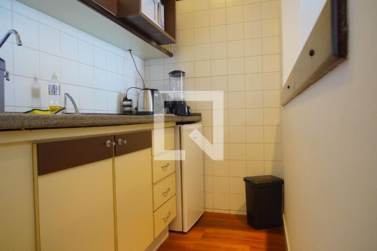 Cozinha  de apartamento para alugar com 1 quarto, 42m² em Centro, Florianópolis