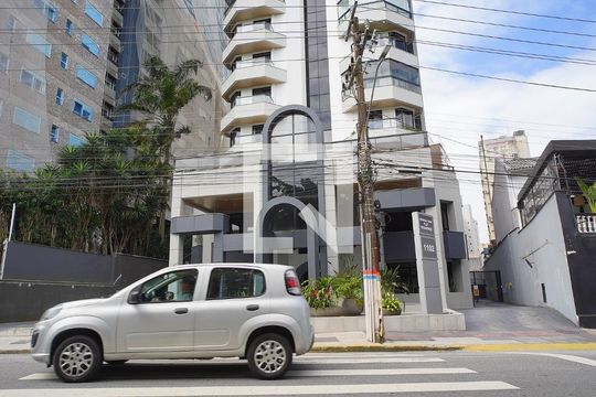 Fachada de apartamento para alugar com 1 quarto, 42m² em Centro, Florianópolis