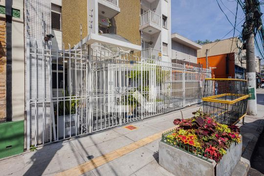 Fachada de apartamento à venda com 3 quartos, 71m² em Pinheiros, São Paulo