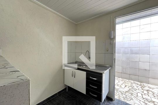 Cozinha  de casa para alugar com 1 quarto, 20m² em Vila Guarani (zona Sul), São Paulo