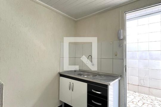 Cozinha  de casa para alugar com 1 quarto, 20m² em Vila Guarani (zona Sul), São Paulo