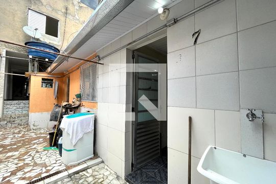 Fachada de casa para alugar com 1 quarto, 20m² em Vila Guarani (zona Sul), São Paulo