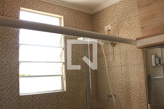 Banheiro de apartamento à venda com 3 quartos, 90m² em Floresta, Porto Alegre