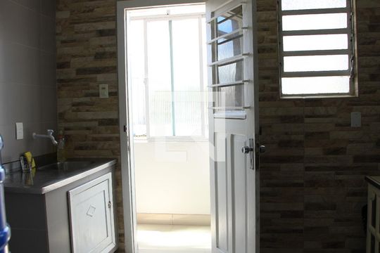 Cozinha de apartamento à venda com 3 quartos, 90m² em Floresta, Porto Alegre