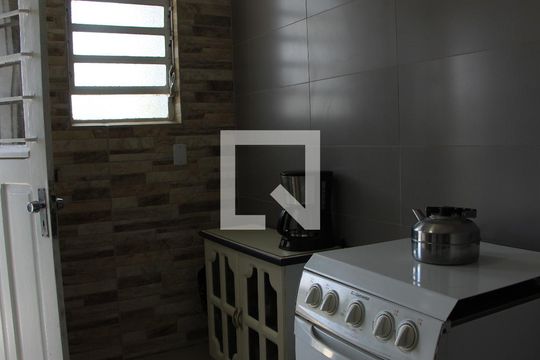 Cozinha de apartamento à venda com 3 quartos, 90m² em Floresta, Porto Alegre