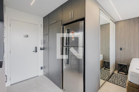 Cozinha de apartamento para alugar com 1 quarto, 31m² em Pinheiros, São Paulo