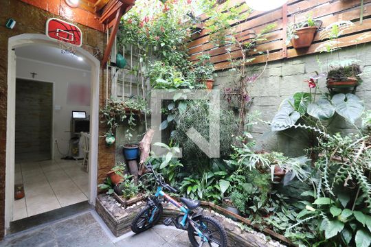 Quintal de casa à venda com 3 quartos, 109m² em Utinga, Santo André