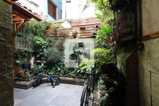 Quintal de casa à venda com 3 quartos, 109m² em Utinga, Santo André