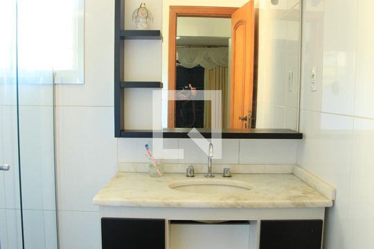 banheiro 3  de casa à venda com 4 quartos, 300m² em Jardim Dona Leopoldina, Porto Alegre