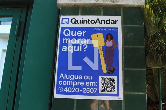 placa instalada  de casa à venda com 4 quartos, 300m² em Jardim Dona Leopoldina, Porto Alegre