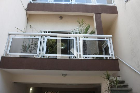 Fachada de casa à venda com 3 quartos, 200m² em Osvaldo Cruz, São Caetano do Sul