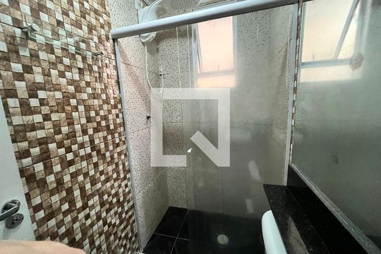 Banheiro de apartamento para alugar com 2 quartos, 49m² em Vila Urupês, Suzano