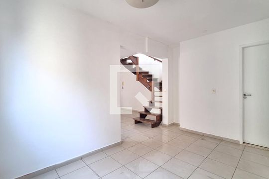 Sala de apartamento para alugar com 2 quartos, 111m² em Vila Ipojuca, São Paulo