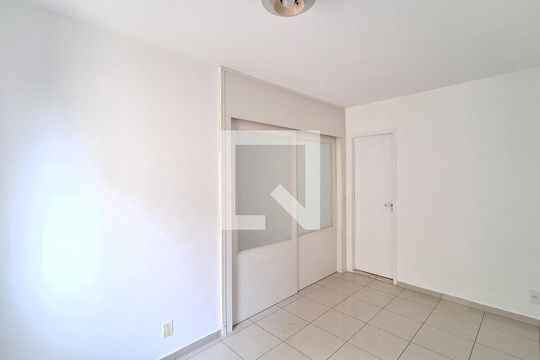 Suíte 1 de apartamento para alugar com 2 quartos, 111m² em Vila Ipojuca, São Paulo