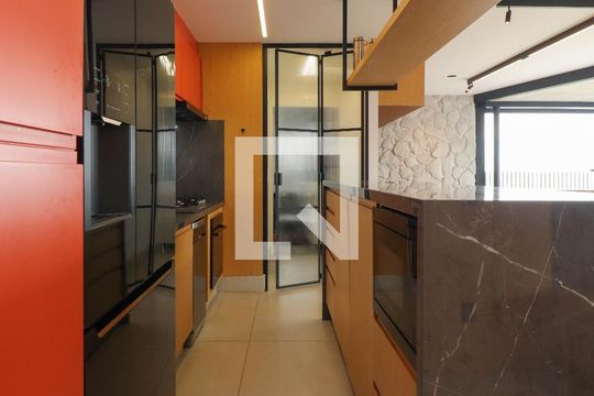 Cozinha de apartamento à venda com 3 quartos, 150m² em Jardim das Bandeiras, São Paulo