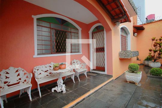 Fachada de casa à venda com 4 quartos, 330m² em Cidade Nova, Belo Horizonte