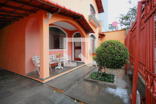Varanda frente de casa à venda com 4 quartos, 330m² em Cidade Nova, Belo Horizonte