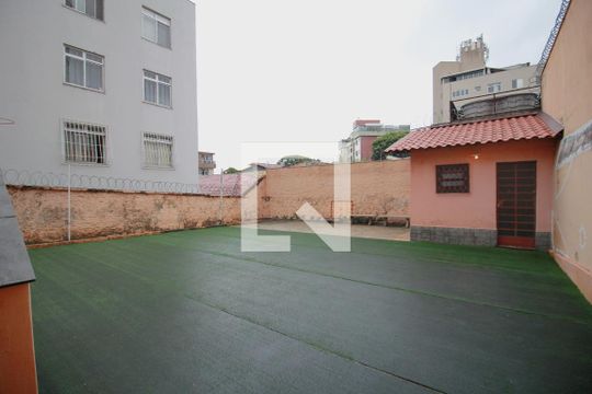 Quintal de casa à venda com 4 quartos, 330m² em Cidade Nova, Belo Horizonte