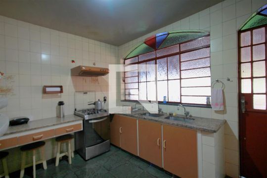Cozinha de casa à venda com 4 quartos, 330m² em Cidade Nova, Belo Horizonte