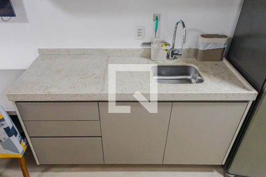 Cozinha de apartamento para alugar com 1 quarto, 28m² em Sumaré, São Paulo