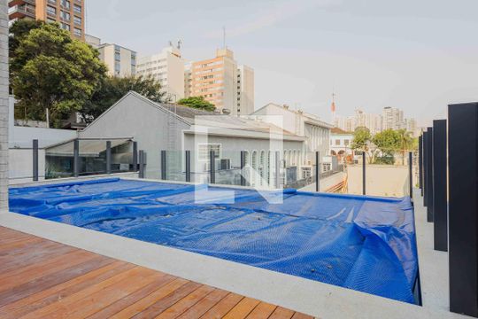Piscina de apartamento para alugar com 1 quarto, 28m² em Sumaré, São Paulo