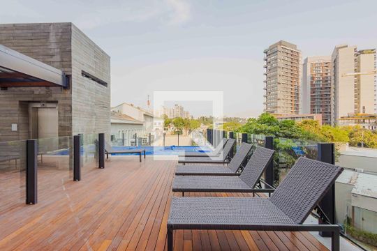 Piscina de apartamento para alugar com 1 quarto, 28m² em Sumaré, São Paulo