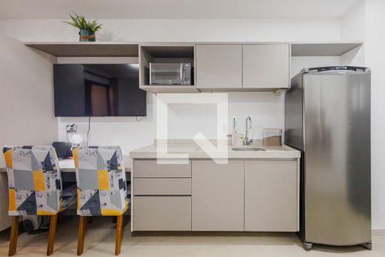 Cozinha de apartamento para alugar com 1 quarto, 28m² em Sumaré, São Paulo