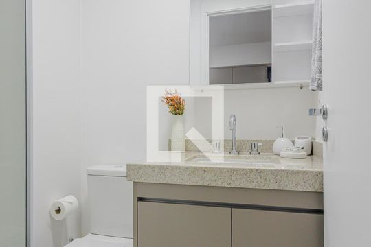 Banheiro de apartamento para alugar com 1 quarto, 28m² em Sumaré, São Paulo