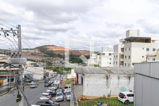 Vista da varanda da sala de casa à venda com 2 quartos, 240m² em Cabral, Contagem
