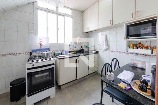 Cozinha de apartamento à venda com 3 quartos, 135m² em Prado, Belo Horizonte