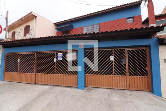 Fachada de casa à venda com 5 quartos, 350m² em Baeta Neves, São Bernardo do Campo