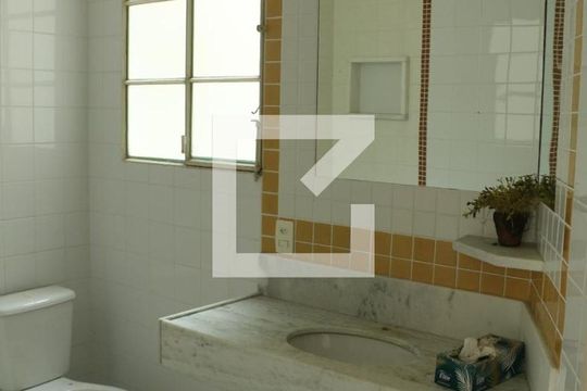 Lavabo de casa para alugar com 4 quartos, 350m² em Centro, Nova Iguaçu