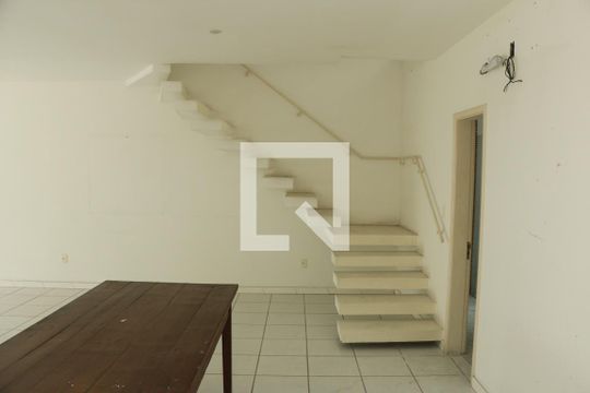 Casa para alugar com 4 quartos, 350m² em Centro, Nova Iguaçu