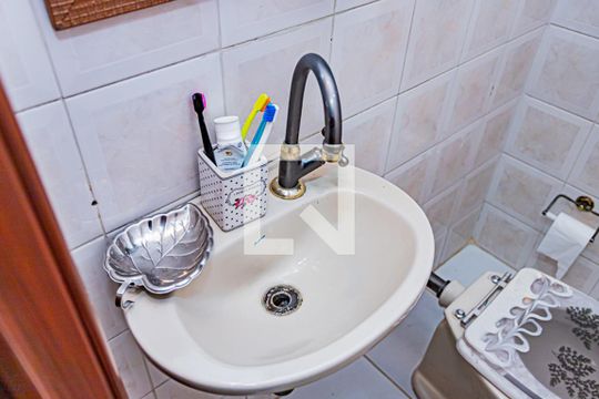Lavabo de casa à venda com 4 quartos, 250m² em Vila Sao Vicente, São Paulo