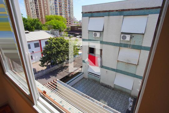 Sala - Vista de apartamento à venda com 2 quartos, 82m² em Vila Ipiranga, Porto Alegre