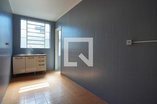 Cozinha de apartamento à venda com 2 quartos, 82m² em Vila Ipiranga, Porto Alegre