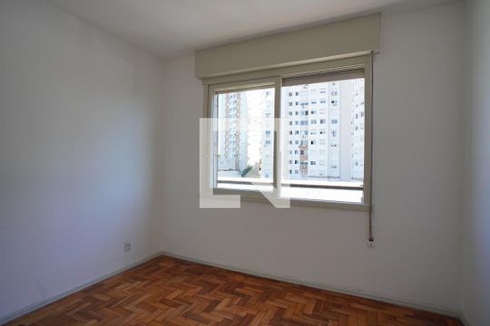 Quarto 1 de apartamento à venda com 2 quartos, 82m² em Vila Ipiranga, Porto Alegre