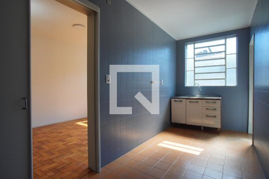 Cozinha de apartamento à venda com 2 quartos, 82m² em Vila Ipiranga, Porto Alegre