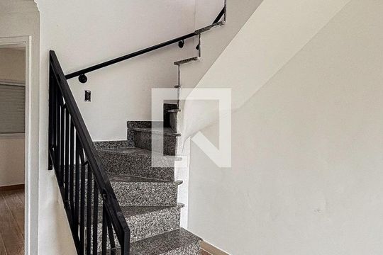 Escada de apartamento à venda com 2 quartos, 107m² em Campestre, Santo André