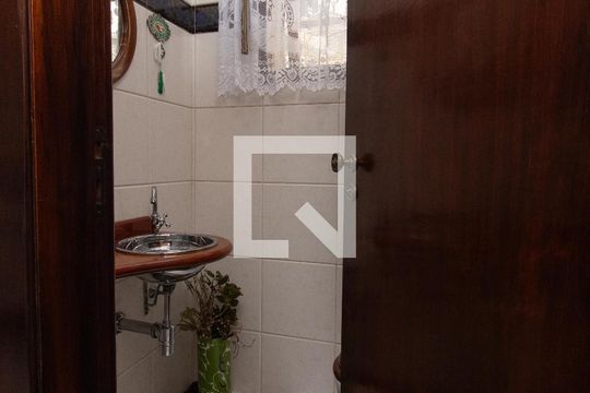 Lavabo de casa para alugar com 4 quartos, 180m² em Jardim Japao, São Paulo