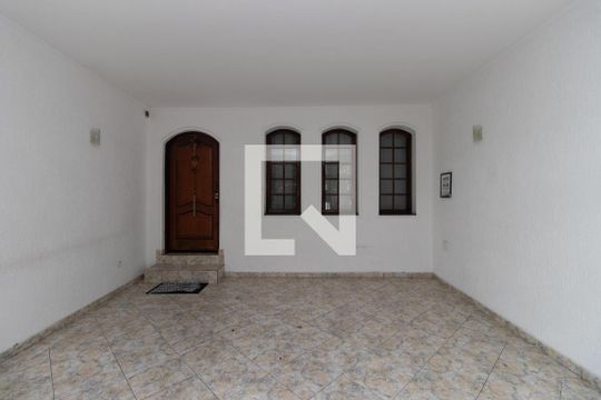 Garagem de casa para alugar com 4 quartos, 180m² em Jardim Japao, São Paulo