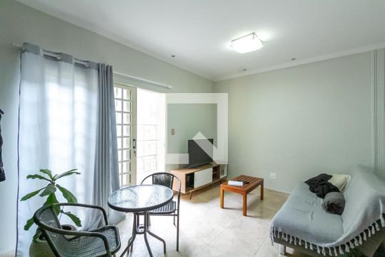 Casa à venda com 3 quartos, 230m² em Conjunto Habitacional Trevo, São Bernardo do Campo