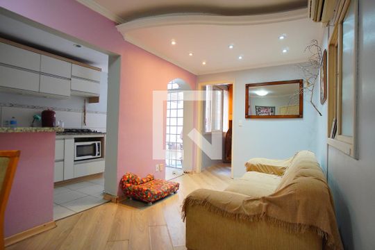Sala de apartamento para alugar com 1 quarto, 42m² em São João, Porto Alegre