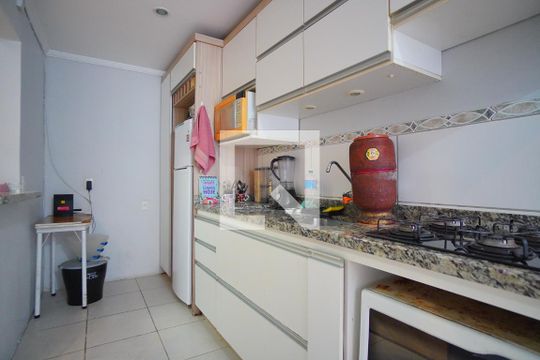 Cozinha de apartamento para alugar com 1 quarto, 42m² em São João, Porto Alegre
