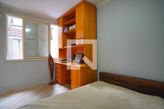 Quarto de apartamento para alugar com 1 quarto, 42m² em São João, Porto Alegre