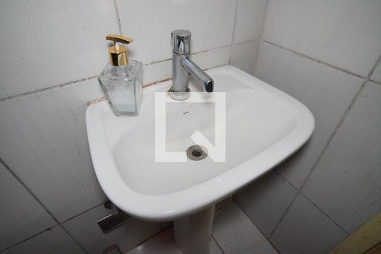Banheiro Corredor de apartamento para alugar com 1 quarto, 42m² em São João, Porto Alegre