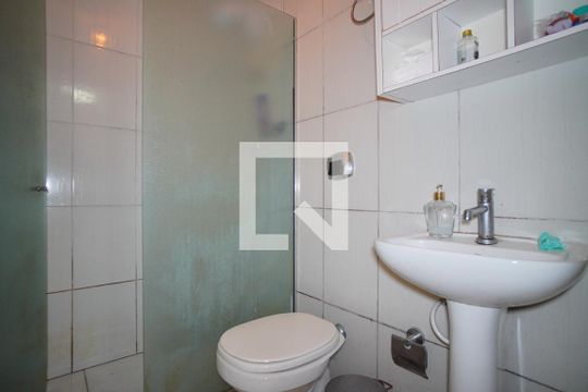 Banheiro Corredor de apartamento para alugar com 1 quarto, 42m² em São João, Porto Alegre