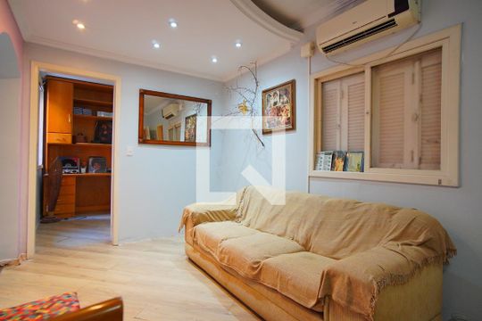 Sala de apartamento para alugar com 1 quarto, 42m² em São João, Porto Alegre