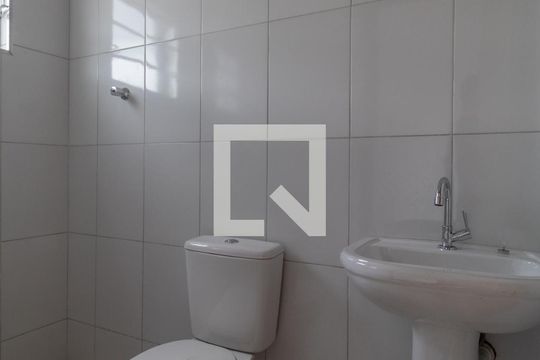 Banheiro Suíte 1 de casa de condomínio à venda com 2 quartos, 66m² em Jardim Lideranca, São Paulo
